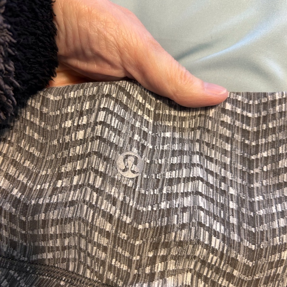 Lululemon Wunder Under HRTight 25”- Gray and White Arrow Jacquard - Picture 5 of 8